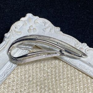 VTG Sarah Coventry Silvertone Brooch